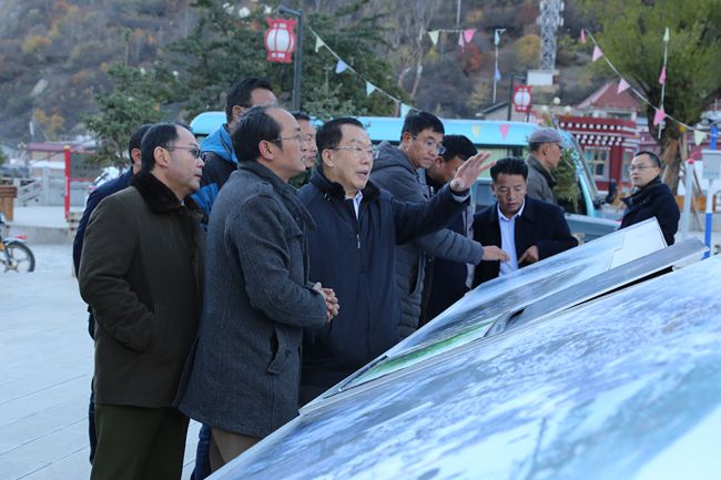 11、张学武董事长考察迪庆州阿墩子古城规划建设情况_副本.jpg