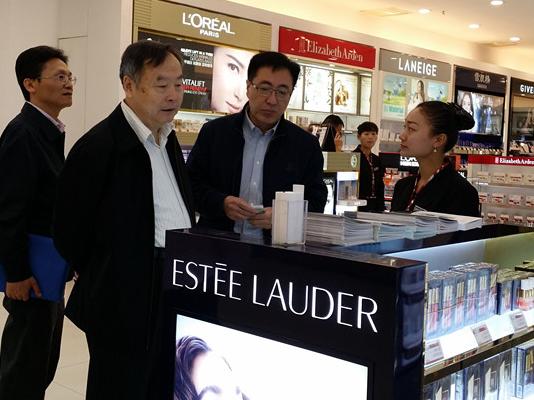 国有重点大型企业监事会赵小平主席一行考察瑞丽、畹町两家免税店