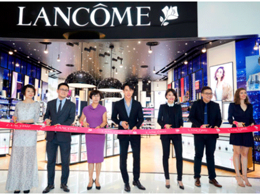 明星降临三亚国际免税城打造冬季旅游购物天堂