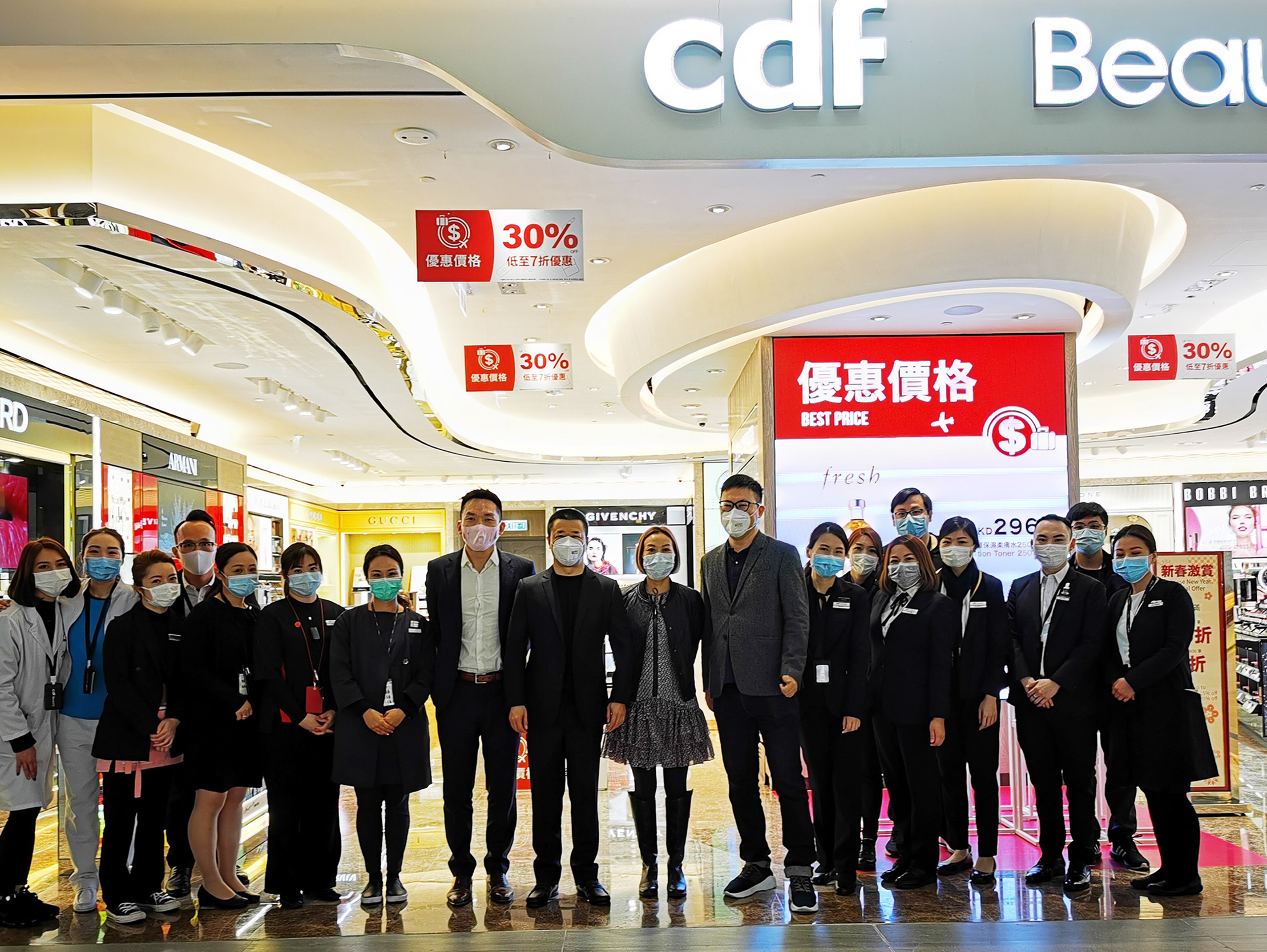 中国旅游集团副总经理李刚到中免香港市内免税店进行慰问并视察疫情防范工作落实情况