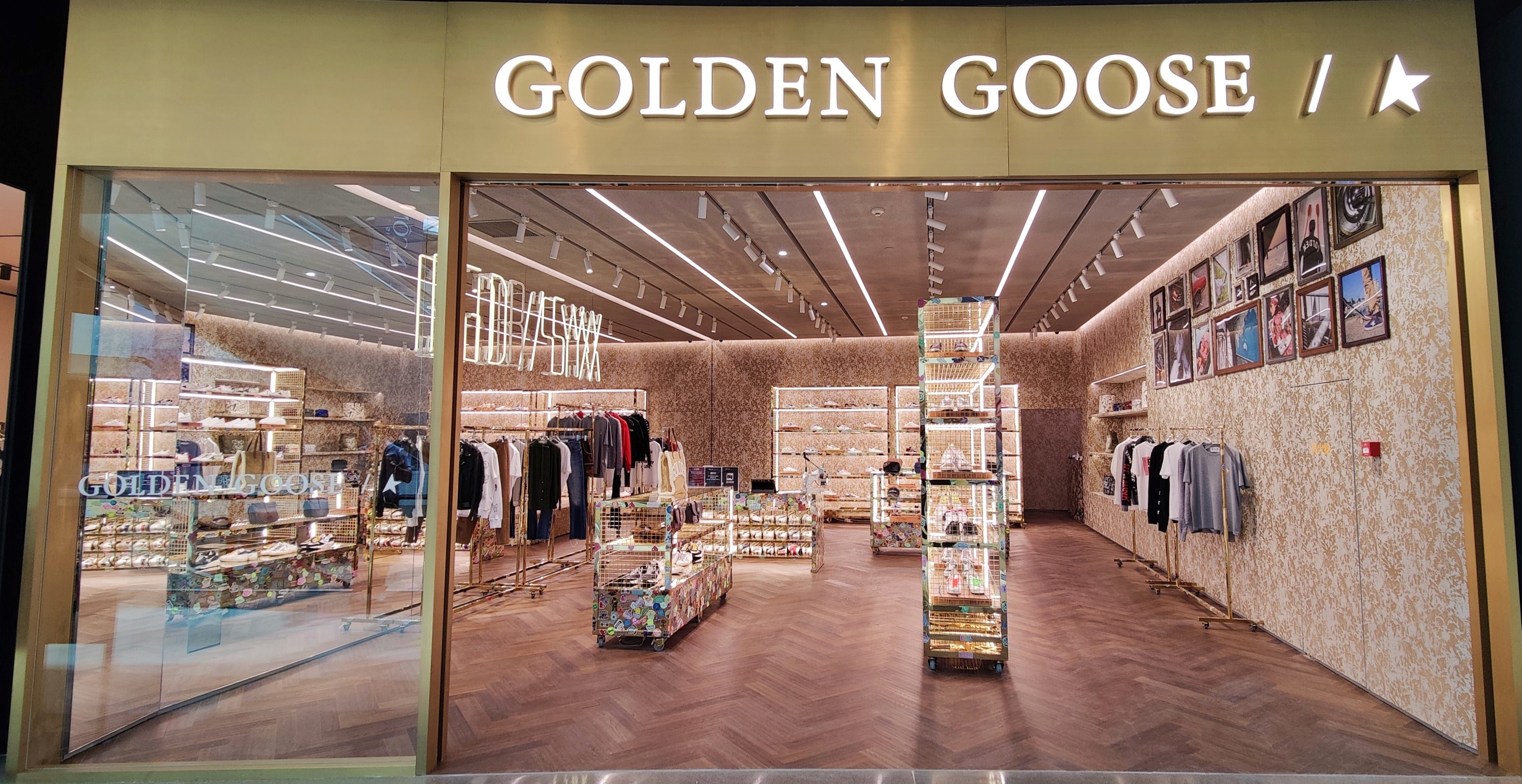 狗万MAX官方网站三亚国际免税城Golden Goose精品店盛大开幕 Sneakers Maker提供个性化定制服务