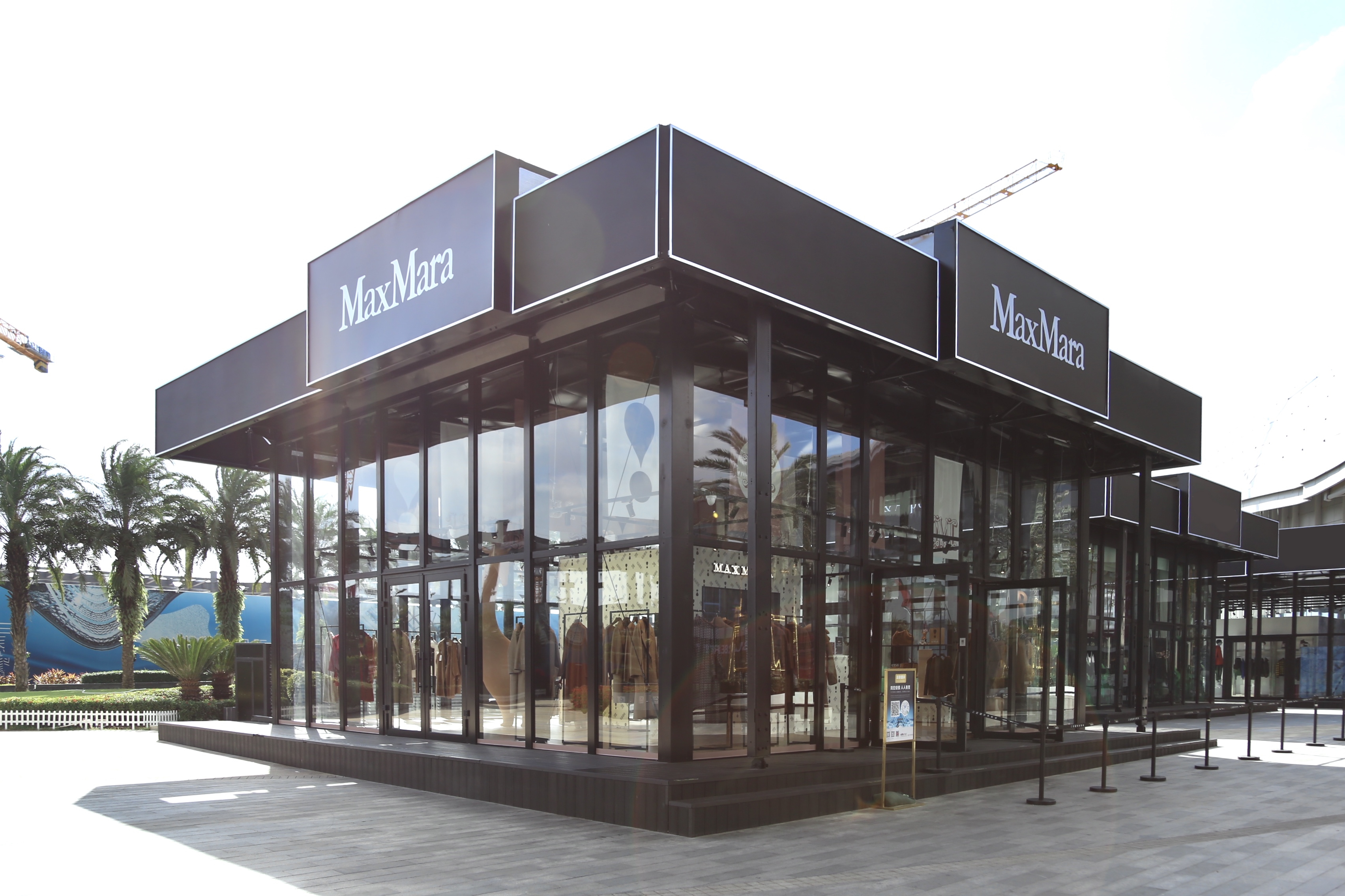 狗万MAX官方网站三亚国际免税城打造Max Mara 70周年户外限时概念店