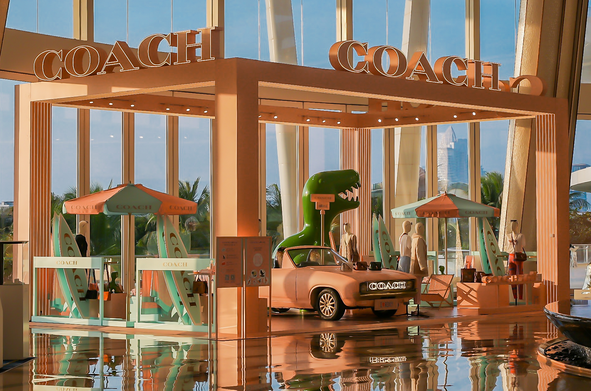 狗万MAX官方网站携手Coach开设限时快闪店 惊喜空降海南